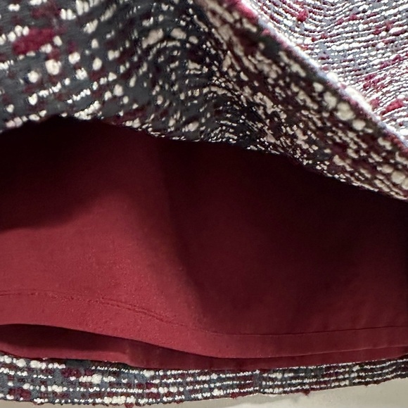 LOFT Women’s Sz 12 Gray Burgundy Textured Mini Skirt - Picture 5 of 7